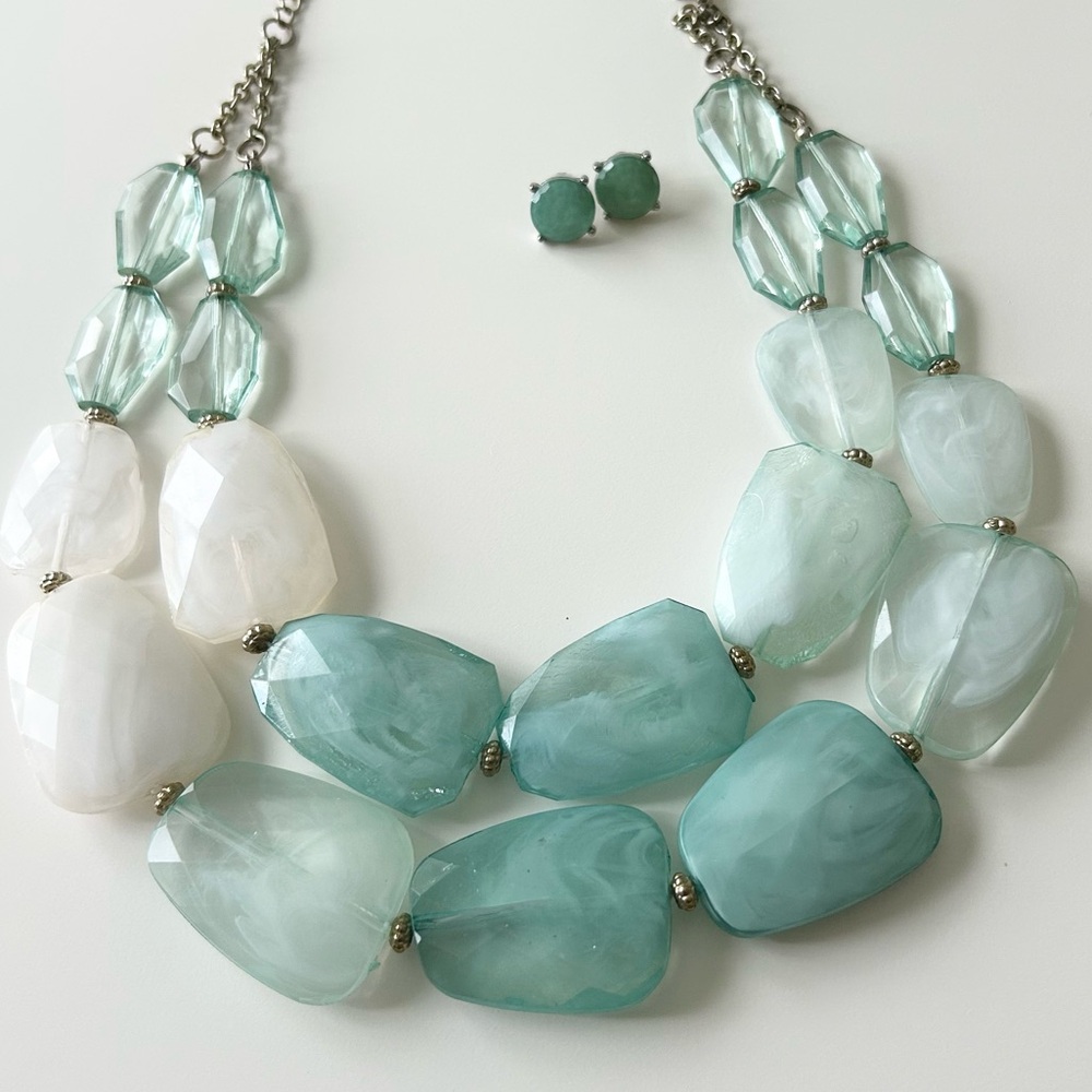 ❤️ Summery Necklace and Shimmery Earring Set